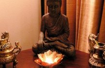 Статуя Будды у огня